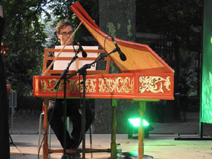 Festival Notes al parc 2021. Sara Par&eacute;s, Oleguer Aymam&iacute; i Dani Espasa