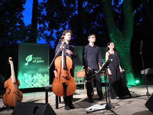 Festival Notes al parc 2021. Sara Par&eacute;s, Oleguer Aymam&iacute; i Dani Espasa