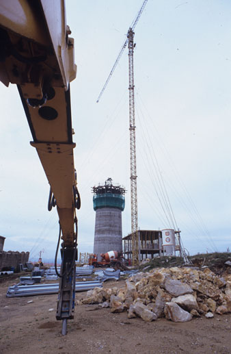 Construcci&oacute; de la Torre de comunicacions. 1990-1991