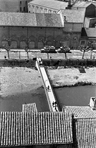 Vista del pont d'en G&oacute;mez des de la torre de l'Institut Vell. 1955