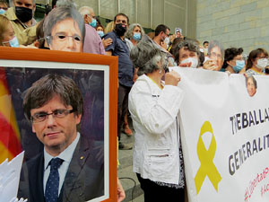 Concentraci&oacute; de protesta per la detenci&oacute; de Carles Puigdemont a l'Alguer