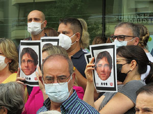 Concentraci&oacute; de protesta per la detenci&oacute; de Carles Puigdemont a l'Alguer