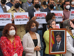Concentraci&oacute; de protesta per la detenci&oacute; de Carles Puigdemont a l'Alguer