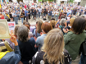 Concentraci&oacute; de protesta per la detenci&oacute; de Carles Puigdemont a l'Alguer