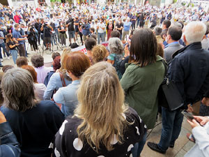 Concentraci&oacute; de protesta per la detenci&oacute; de Carles Puigdemont a l'Alguer