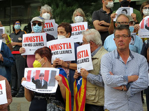 Concentraci&oacute; de protesta per la detenci&oacute; de Carles Puigdemont a l'Alguer
