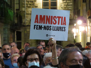 Concentraci&oacute; de protesta per la detenci&oacute; de Carles Puigdemont a l'Alguer