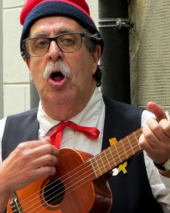 Cantada de Caramelles pels carrers de Girona