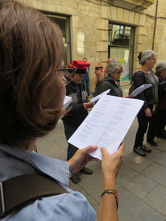 Cantada de Caramelles pels carrers de Girona