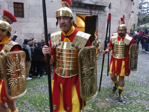 Setmana Santa 2022 a Girona. Sortida dels Manaies per lliurar el Pen&oacute;