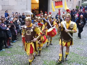 Setmana Santa 2022 a Girona. Sortida dels Manaies per lliurar el Pen&oacute;