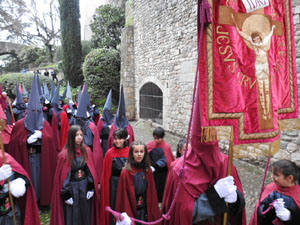 Setmana Santa 2022 a Girona. Sortida dels Manaies per lliurar el Pen&oacute;