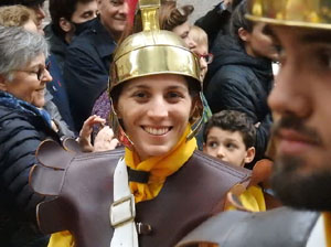Setmana Santa 2022 a Girona. Sortida dels Manaies per lliurar el Pen&oacute;