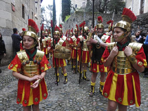 Setmana Santa 2022 a Girona. Sortida dels Manaies per lliurar el Pen&oacute;