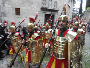 Setmana Santa 2022 a Girona. Sortida dels Manaies per lliurar el Pen&oacute;