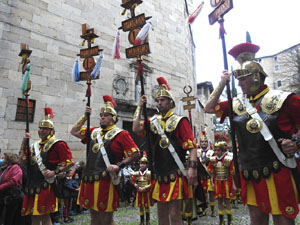Setmana Santa 2022 a Girona. Sortida dels Manaies per lliurar el Pen&oacute;