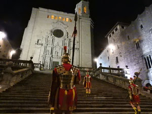 Setmana Santa 2022 a Girona. Sortida dels Manaies per lliurar el Pen&oacute;