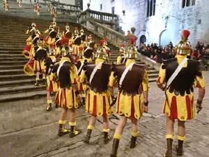 Setmana Santa 2022 a Girona. Sortida dels Manaies per lliurar el Pen&oacute;