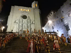 Setmana Santa 2022 a Girona. Sortida dels Manaies per lliurar el Pen&oacute;