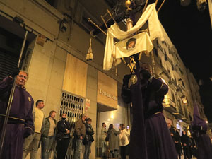 Setmana Santa 2022 a Girona. Divendres Sant. La process&oacute; del Sant Enterrament