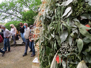 Temps de Flors 2021. Passeig Arqueol&ograve;gic. La majordoma de Sant Narc&iacute;s