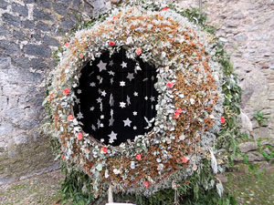 Temps de Flors 2021. Passeig Arqueol&ograve;gic. La majordoma de Sant Narc&iacute;s