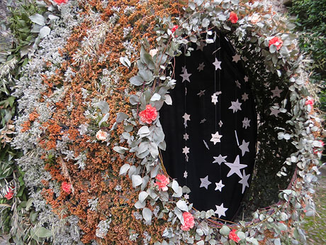 Temps de Flors 2021. Passeig Arqueol&ograve;gic. La majordoma de Sant Narc&iacute;s