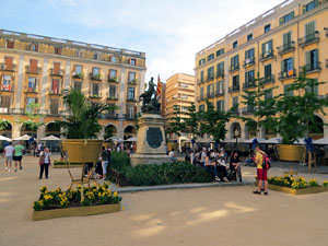 Temps de Flors 2021. La pla&ccedil;a de la Independ&egrave;ncia