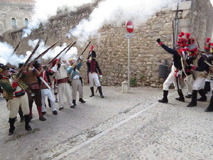XIII Festa Reviu els Setges Napole&ograve;nics de Girona. Desfilada pels carrers de Girona