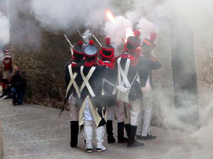 XIII Festa Reviu els Setges Napole&ograve;nics de Girona. Desfilada pels carrers de Girona