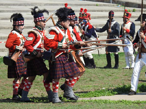 XIII Festa Reviu els Setges Napole&ograve;nics de Girona. Desfilada pels carrers de Girona