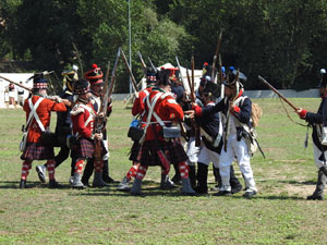 XIII Festa Reviu els Setges Napole&ograve;nics de Girona. Desfilada pels carrers de Girona