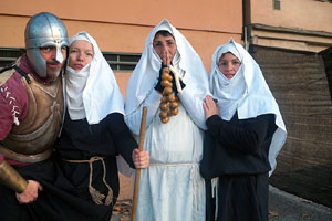 Festival Acocollona't 2022. Ruta teatralitzada de les llegendes de Girona pels escenaris on es desenvolupen