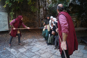 Festival Acocollona't 2022. Ruta teatralitzada de les llegendes de Girona pels escenaris on es desenvolupen