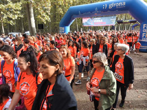 Cursa de la Dona 2022. Concentraci&oacute; i sortida del Parc de la Devesa, cursa pels carrers de Girona