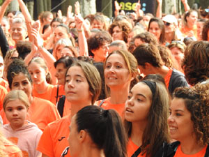 Cursa de la Dona 2022. Concentraci&oacute; i sortida del Parc de la Devesa, cursa pels carrers de Girona