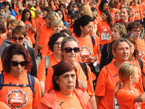 Cursa de la Dona 2022. Concentraci&oacute; i sortida del Parc de la Devesa, cursa pels carrers de Girona