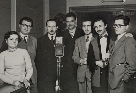 Els membres de Postectura entrevistats a R&agrave;dio Nacional de Barcelona amb motiu de la inauguraci&oacute; de la seva exposici&oacute; a les Galeries Laietanes. 1950