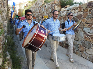 Festa Major de Sant Daniel 2022 - Cercavila des del mirador de Montorr&oacute; a la placeta d'entrada del Monestir de Sant Daniel
