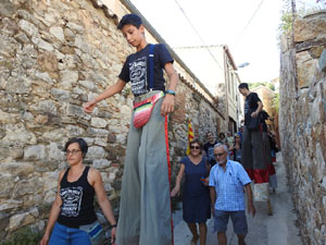 Festa Major de Sant Daniel 2022 - Cercavila des del mirador de Montorr&oacute; a la placeta d'entrada del Monestir de Sant Daniel