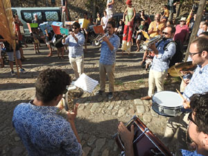Festa Major de Sant Daniel 2022 - Cercavila des del mirador de Montorr&oacute; a la placeta d'entrada del Monestir de Sant Daniel