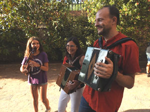 Festa Major de Sant Daniel 2022 - Cercavila des del mirador de Montorr&oacute; a la placeta d'entrada del Monestir de Sant Daniel