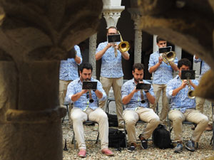 Festa Major de Sant Daniel 2022 - Ballada de la Sardana de les monges al claustre del Monestir de Sant Daniel