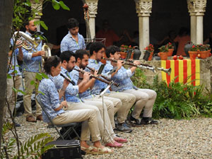 Festa Major de Sant Daniel 2022 - Ballada de la Sardana de les monges al claustre del Monestir de Sant Daniel