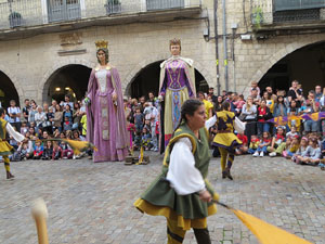 Fires de Sant Narc&iacute;s 2022. Toc de rams. Cerim&ograve;nia del canvi de rams de les gegantes