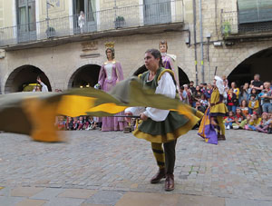 Fires de Sant Narc&iacute;s 2022. Toc de rams. Cerim&ograve;nia del canvi de rams de les gegantes