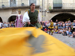 Fires de Sant Narc&iacute;s 2022. Toc de rams. Cerim&ograve;nia del canvi de rams de les gegantes