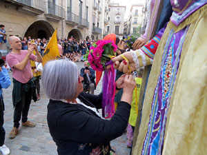 Fires de Sant Narc&iacute;s 2022. Toc de rams. Cerim&ograve;nia del canvi de rams de les gegantes