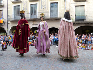 Fires de Sant Narc&iacute;s 2022. Toc de rams. Cerim&ograve;nia del canvi de rams de les gegantes