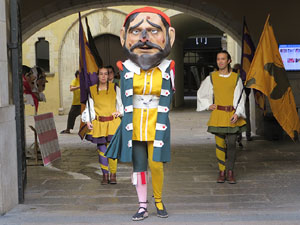 Fires de Sant Narc&iacute;s 2022. Toc de rams. Cerim&ograve;nia del canvi de rams de les gegantes
